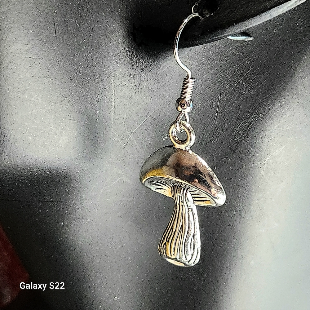 NWT Mushroom Dangle Earrings Fungi Silver Metal Earrings (3953)